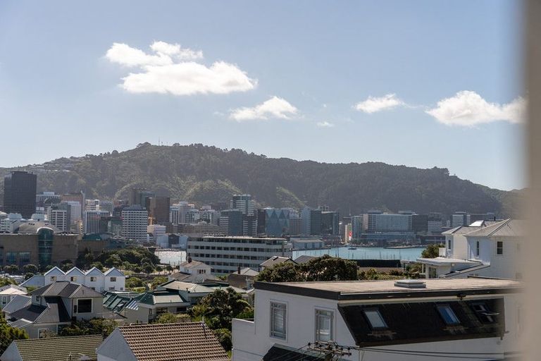 Photo of property in 16 Hawker Street, Mount Victoria, Wellington, 6011