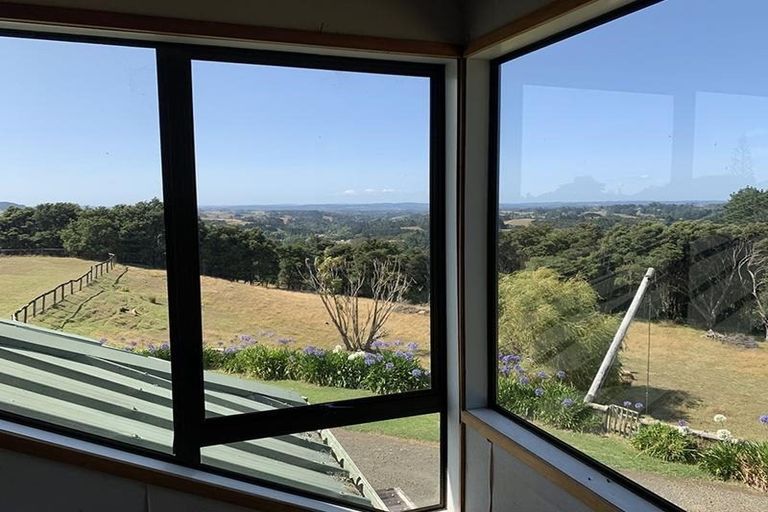 Photo of property in 15 Te Henga Road, Waitakere, Henderson, 0781