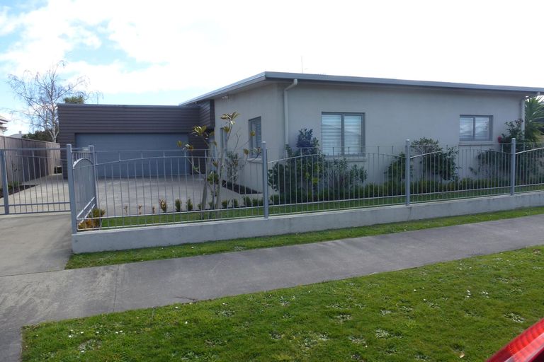 Photo of property in 21 Rosalie Terrace, Kelvin Grove, Palmerston North, 4414