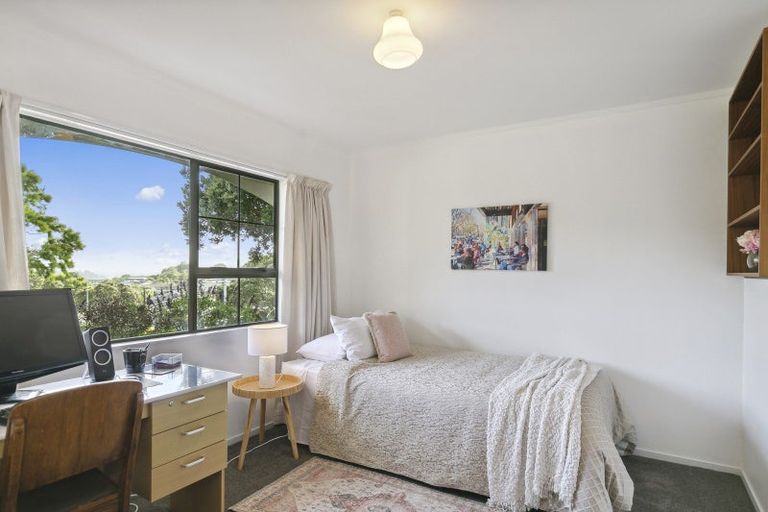 Photo of property in 1 Brasenose Place, Tawa, Wellington, 5028