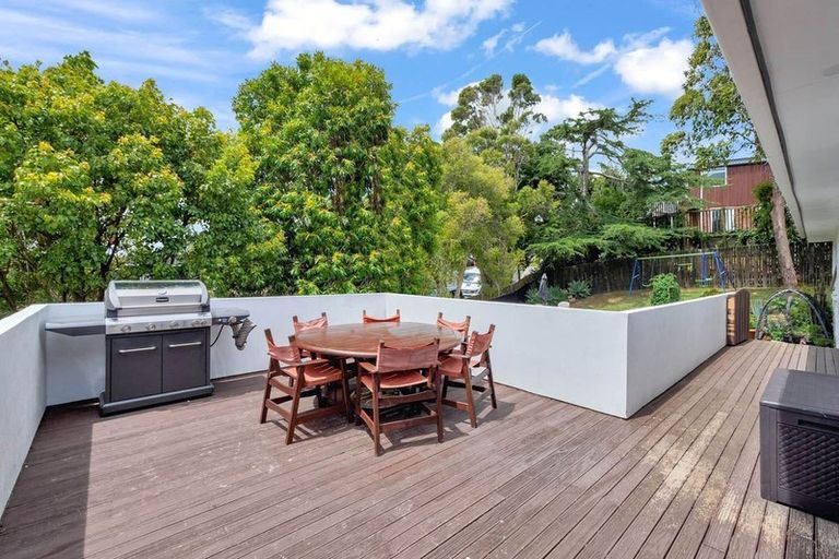 Photo of property in 2 Hollyhock Place, Browns Bay, Auckland, 0630