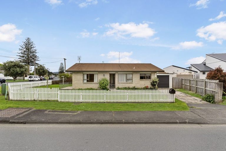 Photo of property in 3 Centreway Road, Orewa, 0931