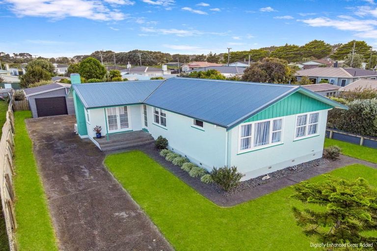 Photo of property in 25 Tainui Street, Castlecliff, Whanganui, 4501