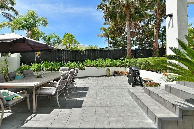 Photo of property in 8 Hobie Court, West Harbour, Auckland, 0618