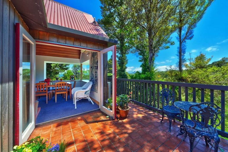 Photo of property in 1/51 Quinns Road, Waiatarua, Auckland, 0612