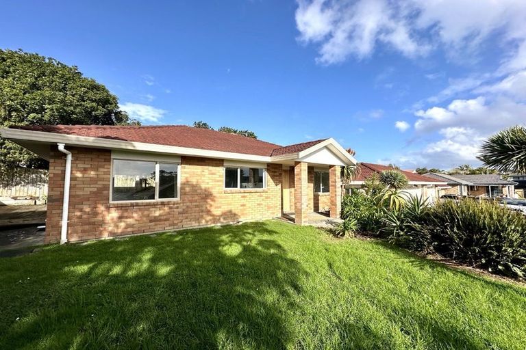 Photo of property in 3 Chesterton Terrace, Henderson, Auckland, 0612