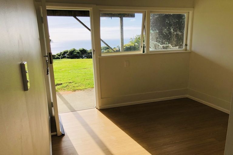 Photo of property in 1009 Whangaparaoa Road, Tindalls Beach, Whangaparaoa, 0930