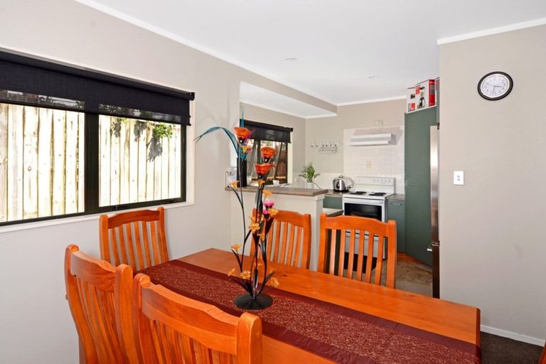 Photo of property in 2/11 Roseneath Place, Birkdale, Auckland, 0626