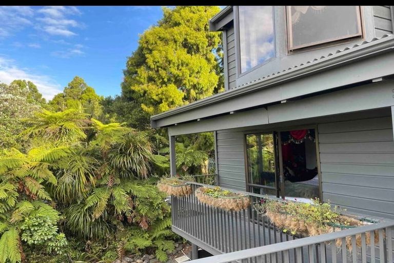 Photo of property in 556 Scenic Drive, Waiatarua, Auckland, 0612