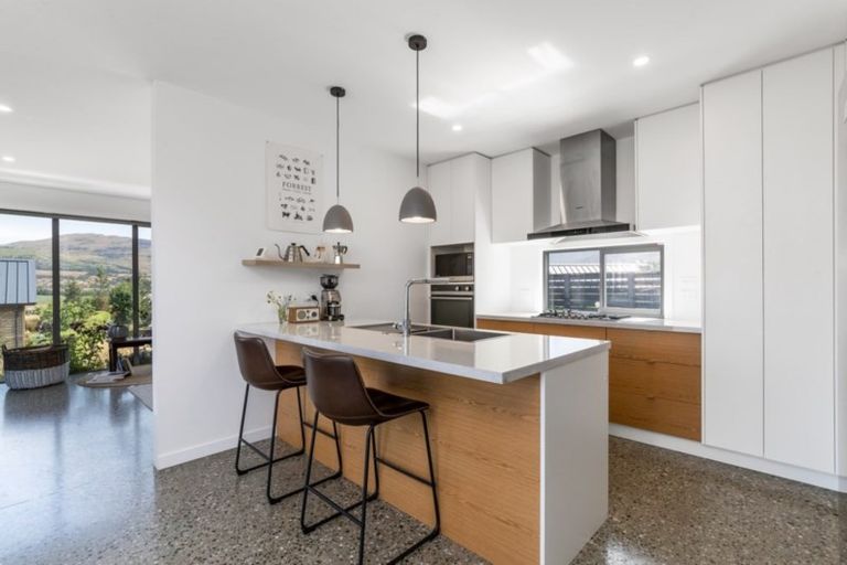 Photo of property in 6 Polperro Court, Jacks Point, Queenstown, 9371