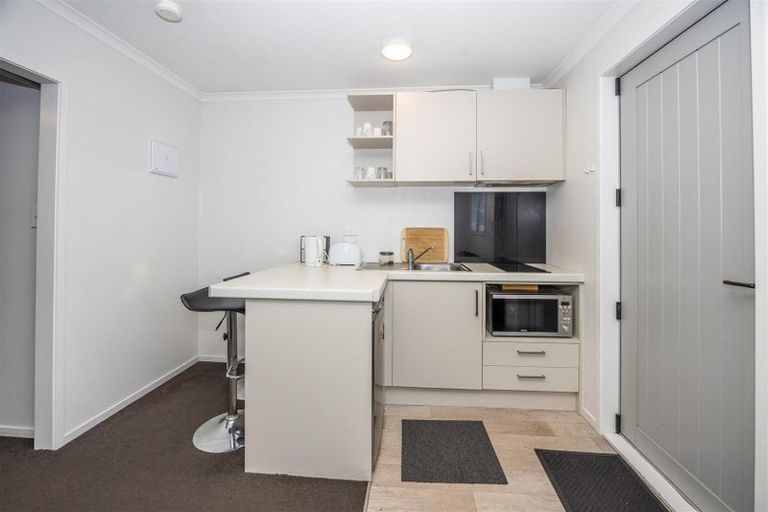 Photo of property in 12 Crescent Court, Melville, Hamilton, 3206