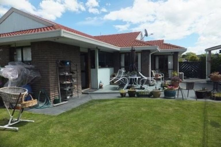 Photo of property in 11 Oakley Crescent, Hornby, Christchurch, 8042
