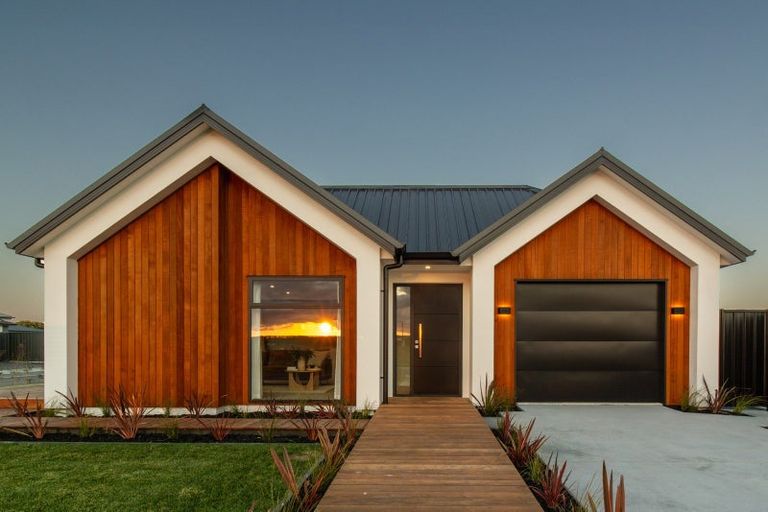 Photo of property in 104 Eriksen Road, Te Awa, Napier, 4110