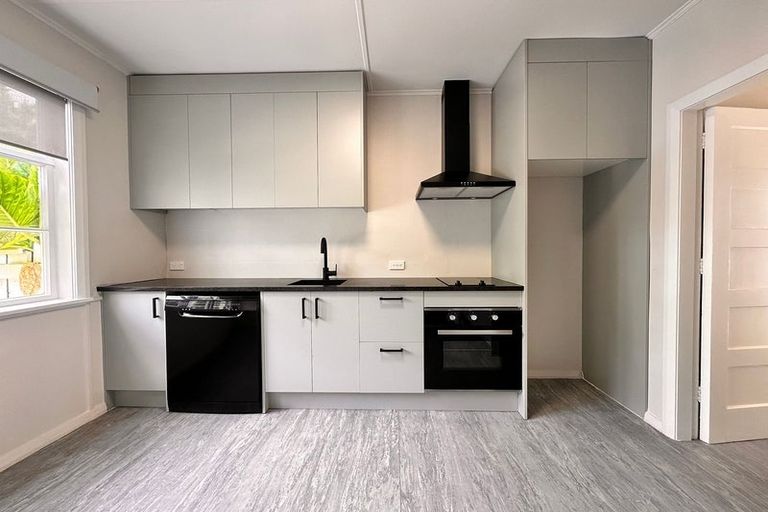 Photo of property in 45 Milton Road, Bluff Hill, Napier, 4110