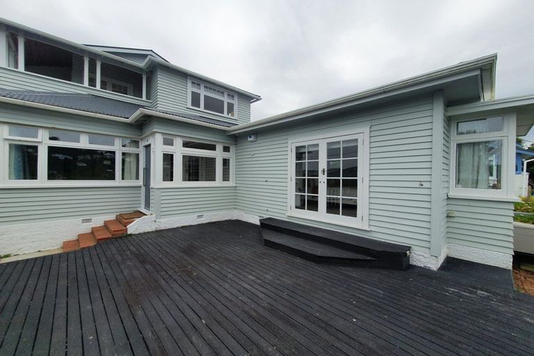 Photo of property in 49 Tio Tio Road, Miramar, Wellington, 6022