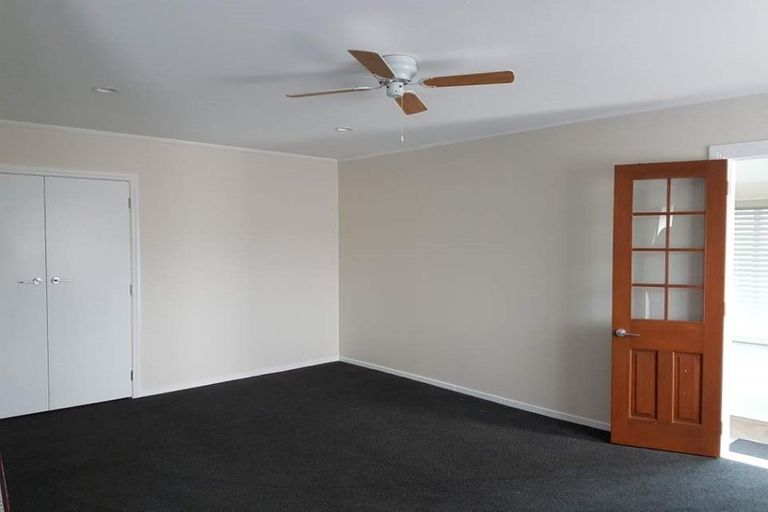 Photo of property in 129 Riverpark Crescent, Henderson, Auckland, 0610