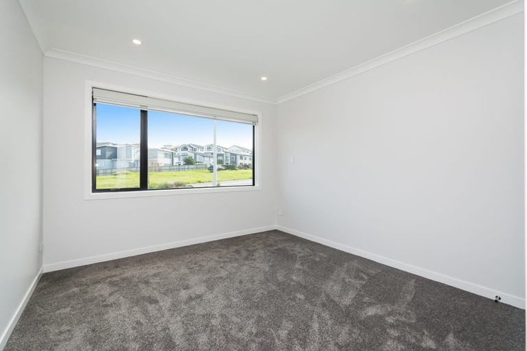 Photo of property in 1 Luff Place, Long Bay, Auckland, 0630