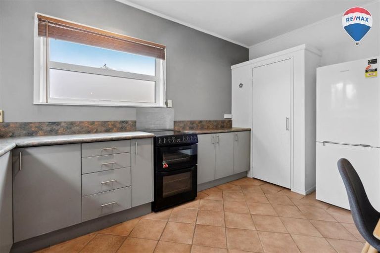 Photo of property in 2/14 Guthrie Street, Waterloo, Lower Hutt, 5011