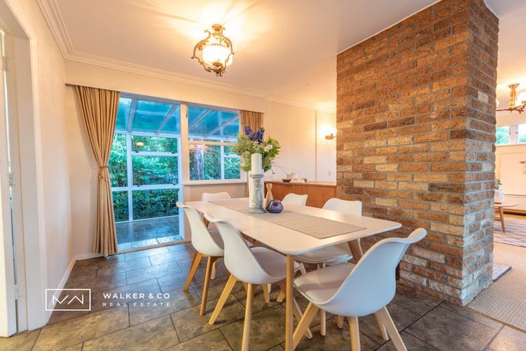 Photo of property in 28 Pinehaven Road, Pinehaven, Upper Hutt, 5019