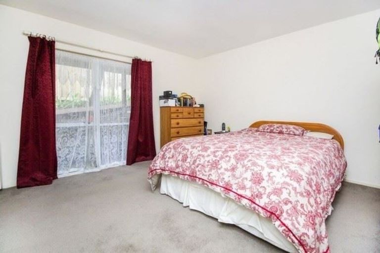 Photo of property in 16 Lagoon Way, West Harbour, Auckland, 0618