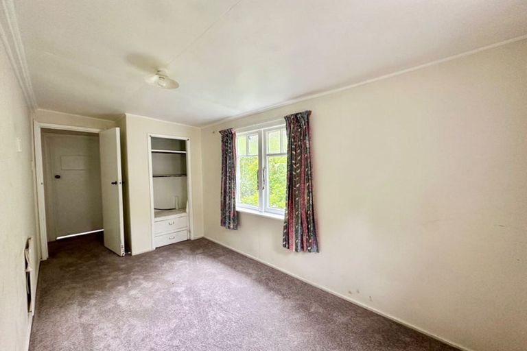 Photo of property in 65 Elmslie Road, Pinehaven, Upper Hutt, 5019
