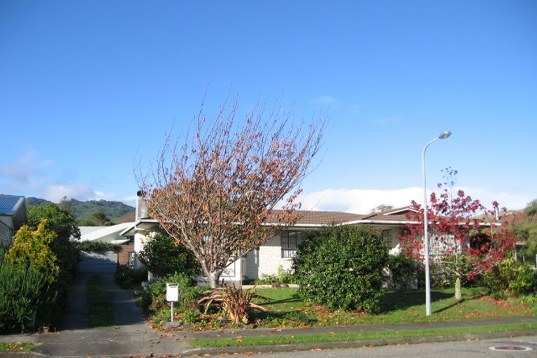 Photo of property in 11 Leybourne Avenue, Waikanae, 5036