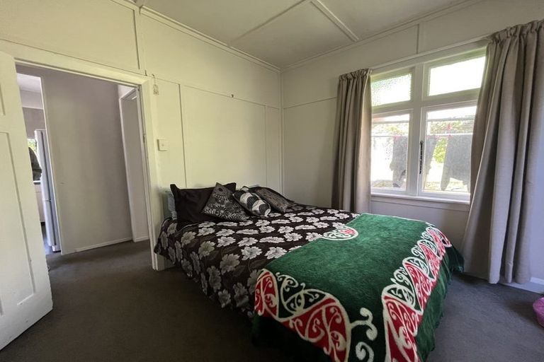 Photo of property in 14 Te Pari Pari Road, Pukerua Bay, 5026