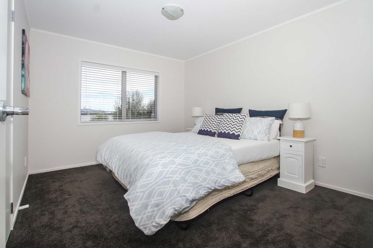 Photo of property in 29a Sylvan Crescent, Te Atatu South, Auckland, 0610