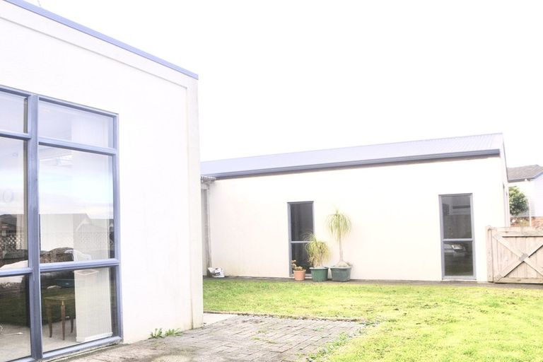 Photo of property in 8c Charlenne Close, Ranui, Auckland, 0612