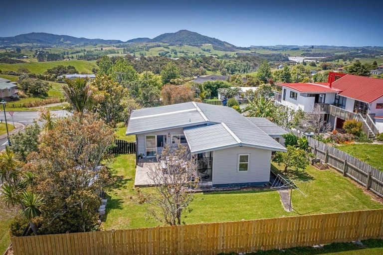 Photo of property in 35 Whaka Street, Maungaturoto, 0520