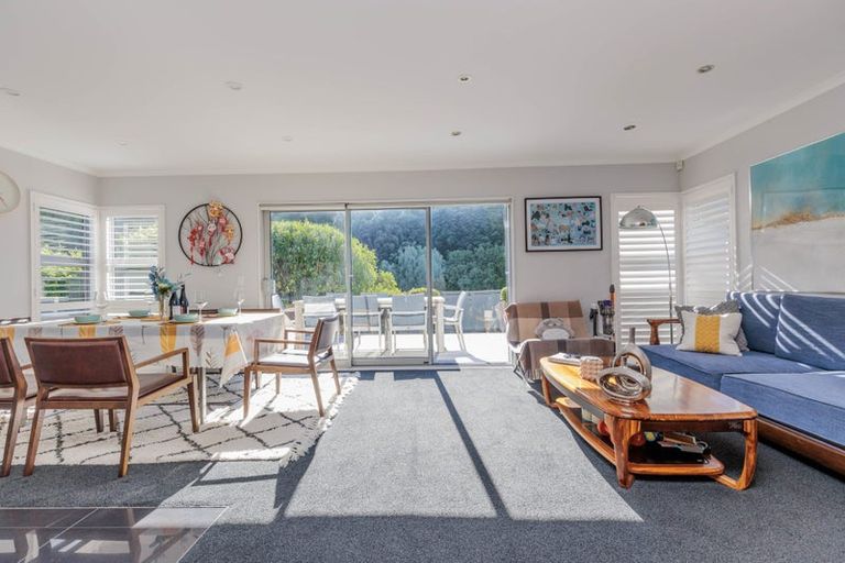 Photo of property in 202 Westchester Drive, Churton Park, Wellington, 6037