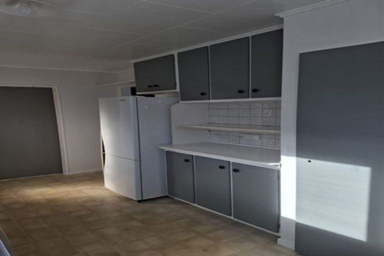 Photo of property in 4 Stroud Way, Newlands, Wellington, 6037