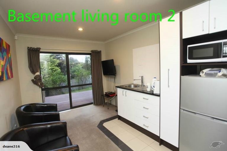 Photo of property in 11 Catlins Place, Fairview Heights, Auckland, 0632