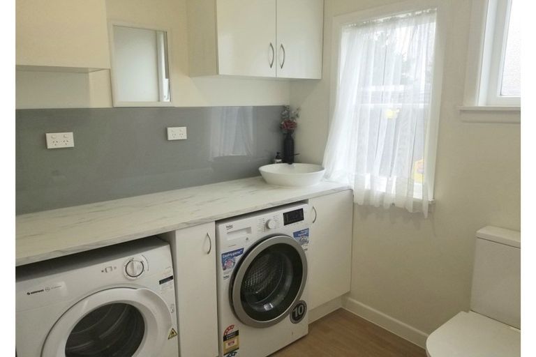 Photo of property in 8a Pharazyn Street, Gonville, Whanganui, 4500