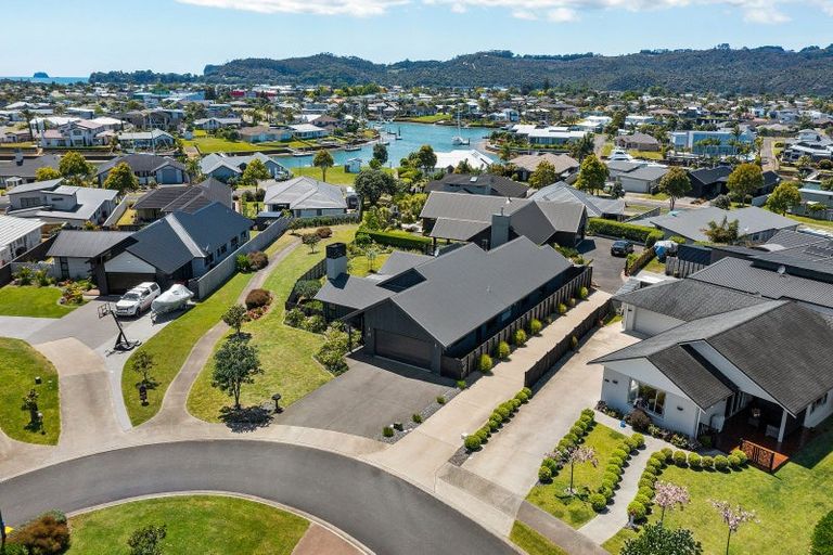 Photo of property in 20 Topping Place, Whitianga, 3510