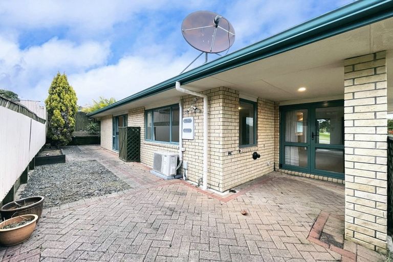 Photo of property in 1 Sunvista Avenue, Oteha, Auckland, 0632