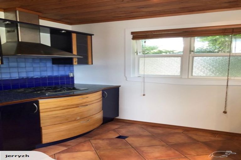 Photo of property in 83 Red Beach Road, Red Beach, 0932