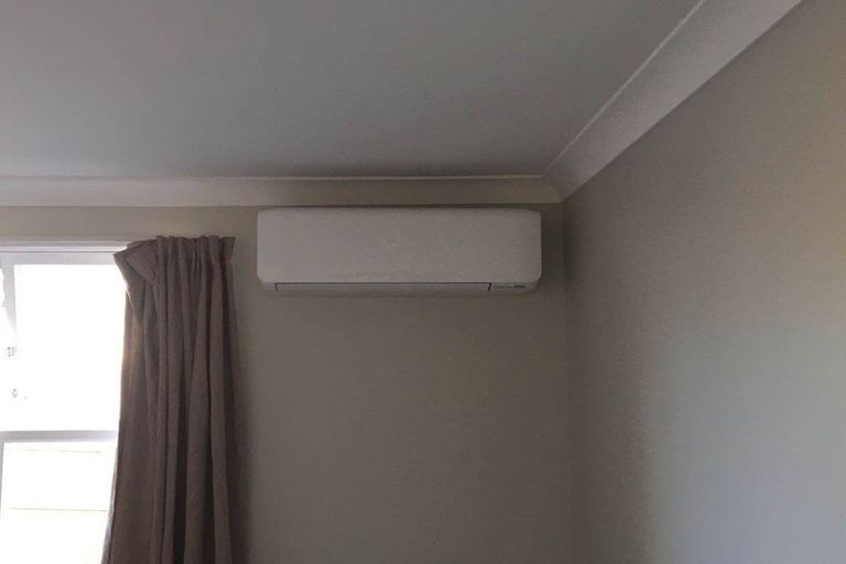 Photo of property in 2/165 Chivalry Road, Glenfield, Auckland, 0629