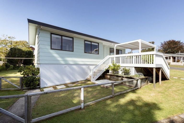 Photo of property in 2 Walnut Grove, Omokoroa, 3114