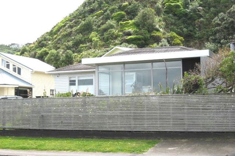 Photo of property in 65 Breaker Bay Road, Breaker Bay, Wellington, 6022