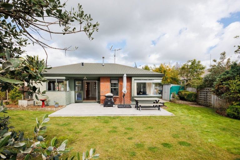 Photo of property in 127 Summerhill Drive, Fitzherbert, Palmerston North, 4410