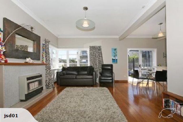 Photo of property in 15 Saint Ronans Avenue, Waterloo, Lower Hutt, 5011