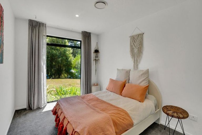 Photo of property in 68 Parrs Road, Hurworth, New Plymouth, 4371