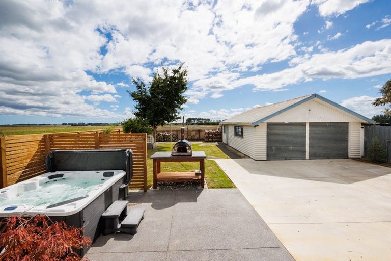 Photo of property in 42 Peters Avenue, Cloverlea, Palmerston North, 4412