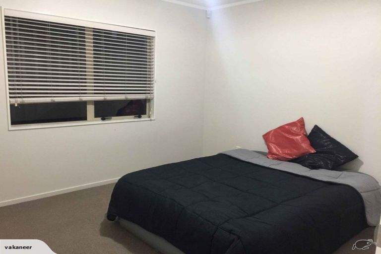 Photo of property in 1/5 Sunnyside Road, Sunnyvale, Auckland, 0612