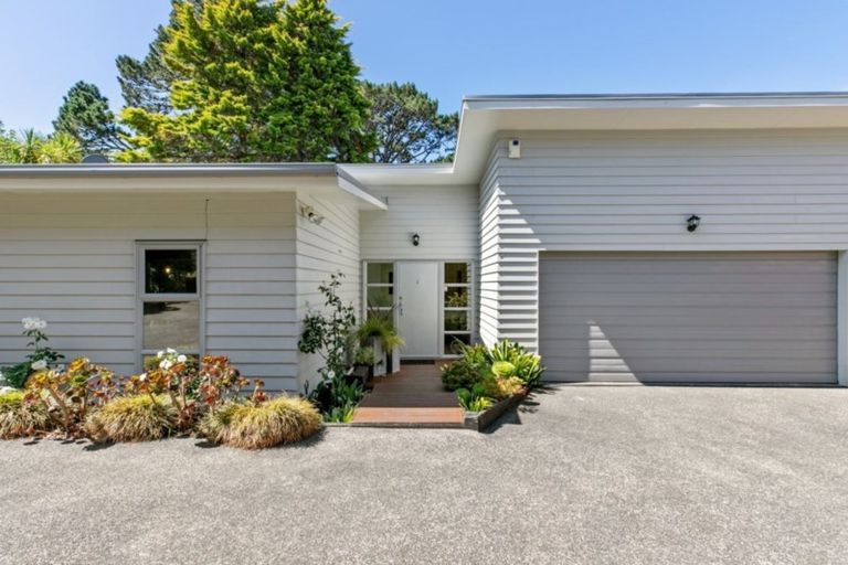 Photo of property in 2/72 Spinella Drive, Bayview, Auckland, 0629