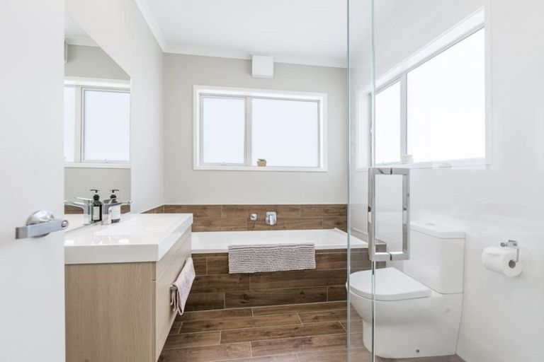 Photo of property in 101 Karepiro Drive, Stanmore Bay, Whangaparaoa, 0932