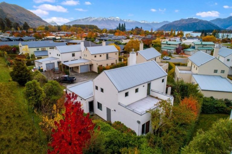 Photo of property in 13 Meadowbrook Place, Wanaka, 9305