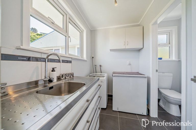 Photo of property in 14 Bushey Way, Maungaraki, Lower Hutt, 5010