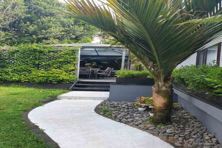 Photo of property in 2/479 Beach Road, Murrays Bay, Auckland, 0630